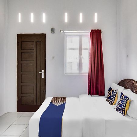 Spot On 91858 Raja Homestay Syariah Pekanbaru Esterno foto