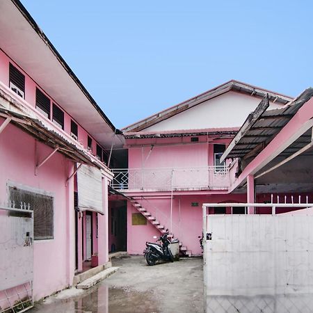 Spot On 91858 Raja Homestay Syariah Pekanbaru Esterno foto