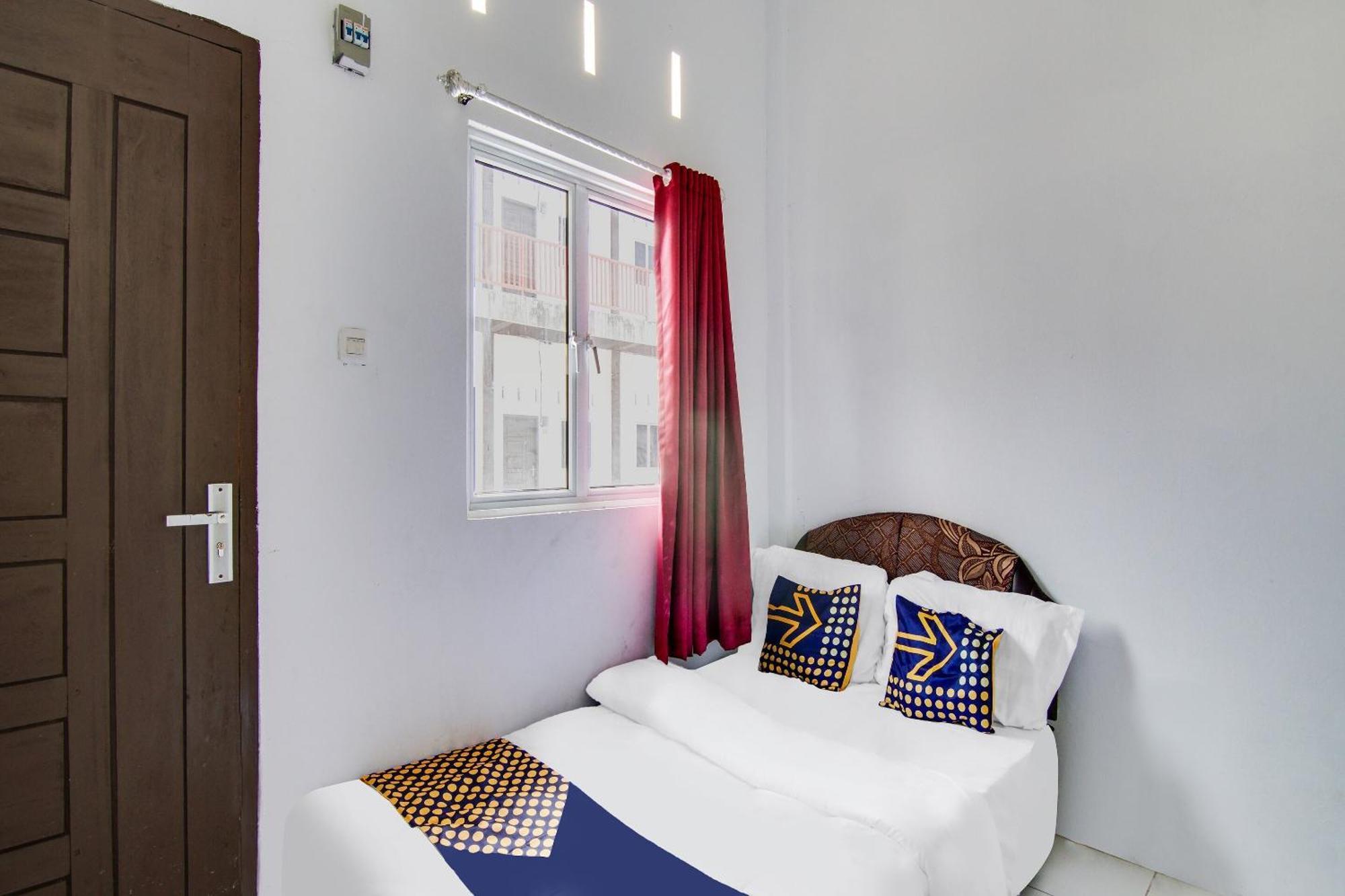 Spot On 91858 Raja Homestay Syariah Pekanbaru Esterno foto