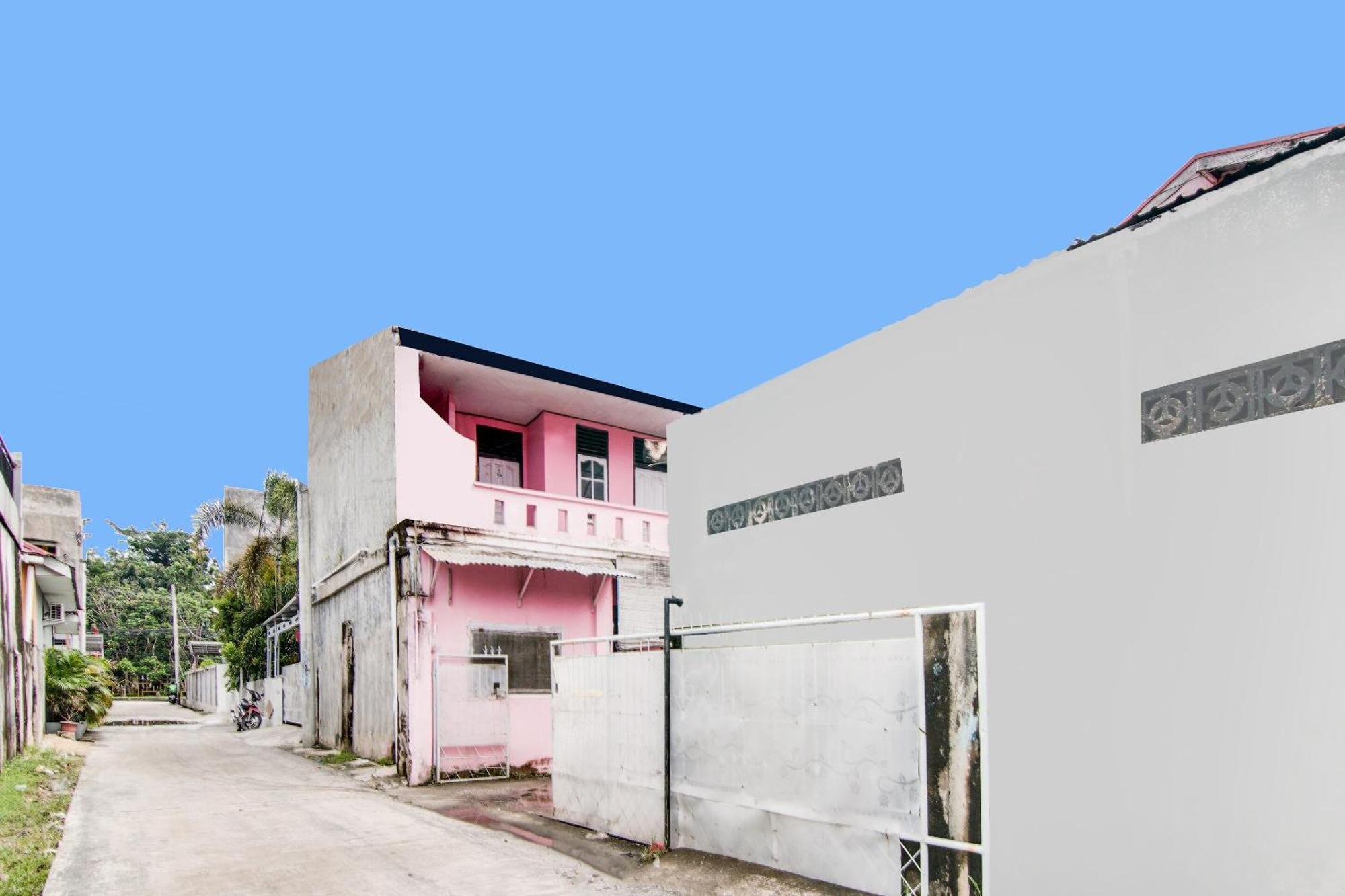 Spot On 91858 Raja Homestay Syariah Pekanbaru Esterno foto