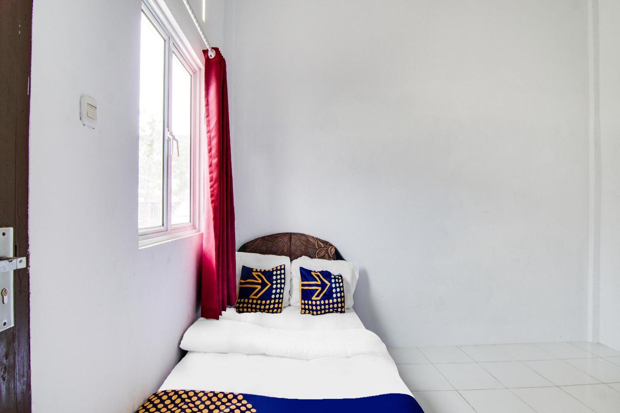 Spot On 91858 Raja Homestay Syariah Pekanbaru Esterno foto