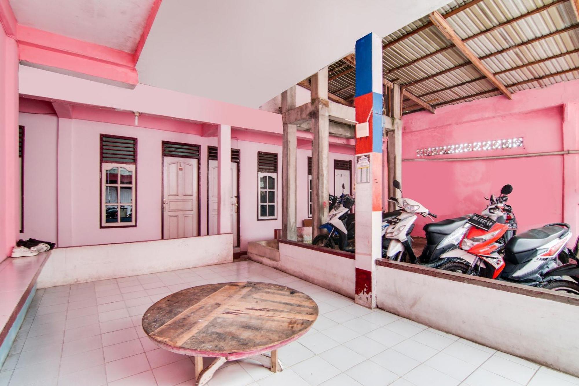 Spot On 91858 Raja Homestay Syariah Pekanbaru Esterno foto