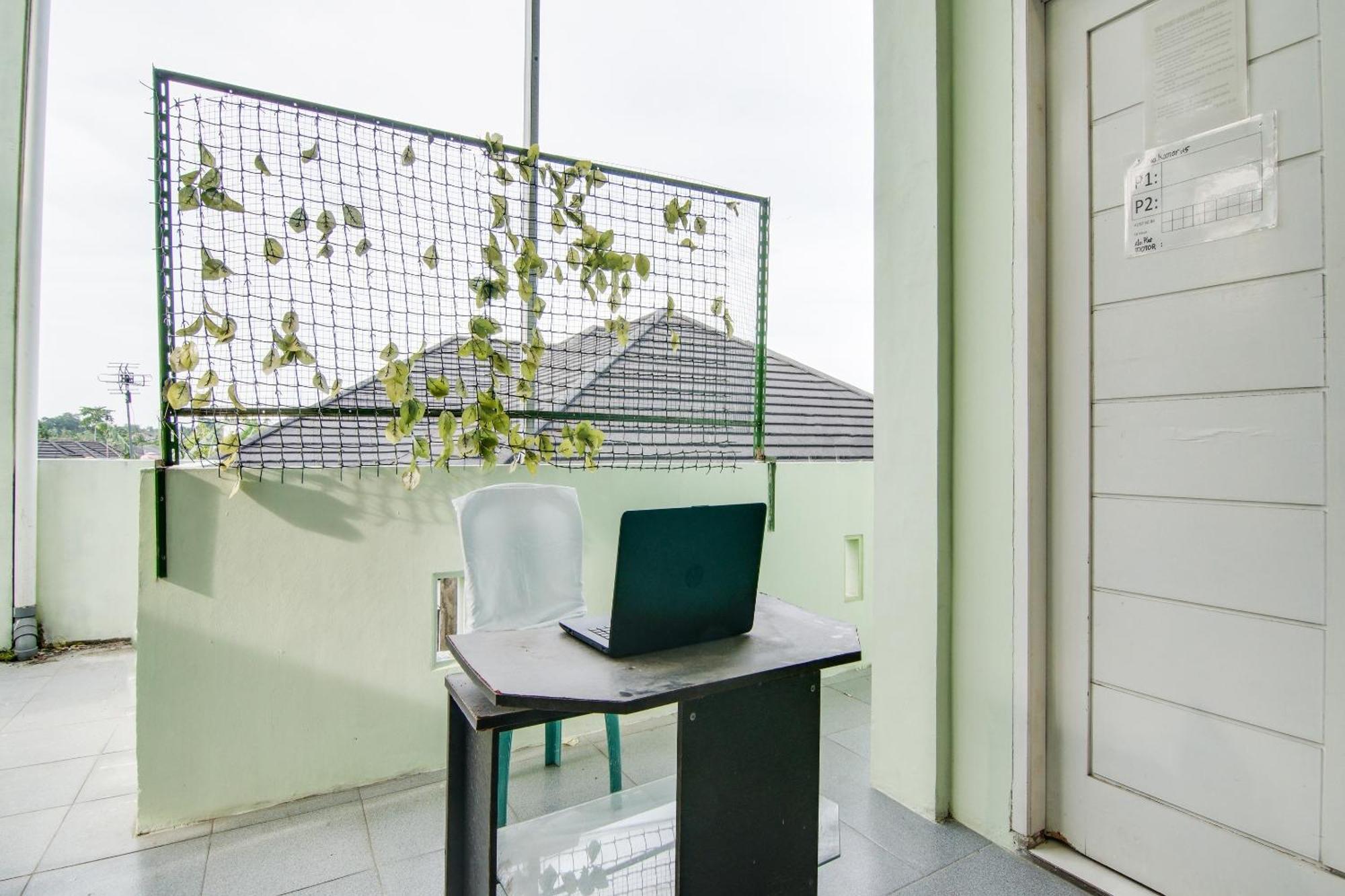 Spot On 91858 Raja Homestay Syariah Pekanbaru Esterno foto